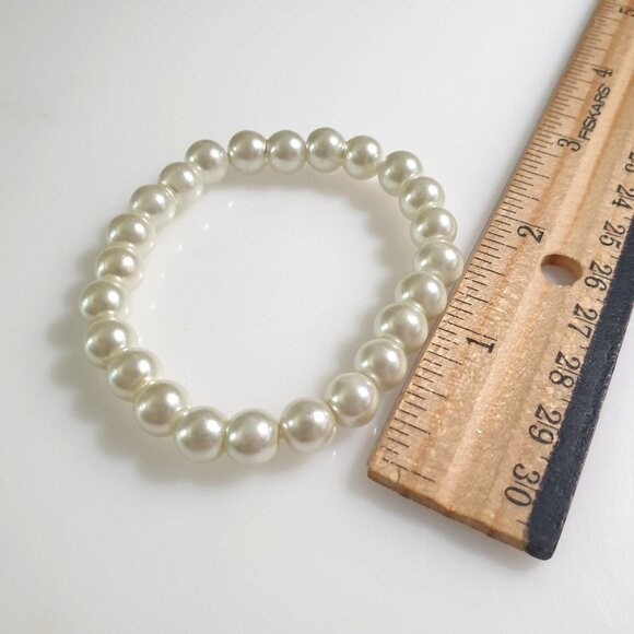 Stretch Bracelet Faux Pearl Beads Elegant Jewelry White Classic Style Mom Gift - Picture 2 of 3